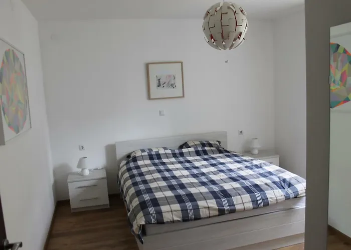 Apartman Dina *