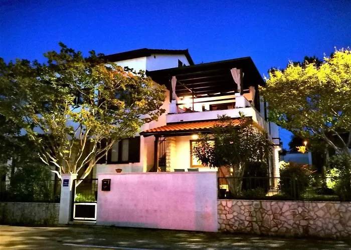 Apartman Dina *