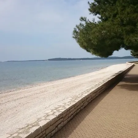 Dina Apartmán Pula