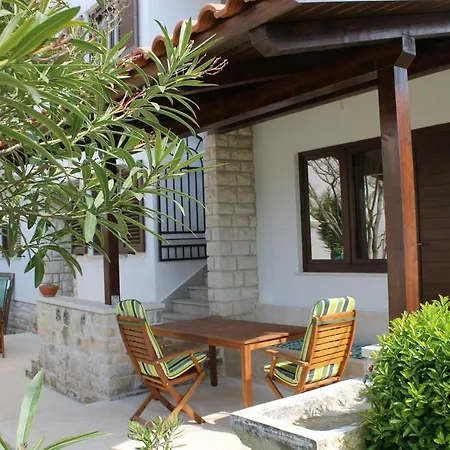 Dina Apartment *